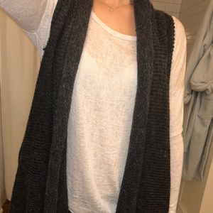 GREY VEST sweater material